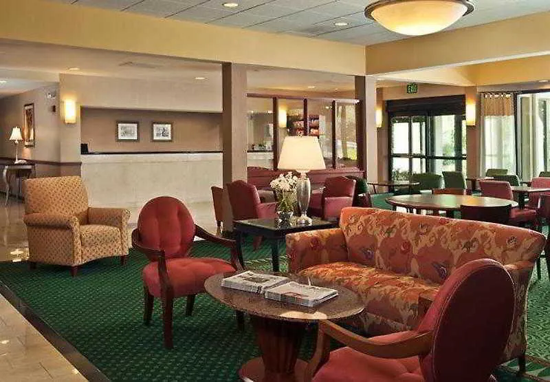Courtyard Charlotte Arrowood Hotel